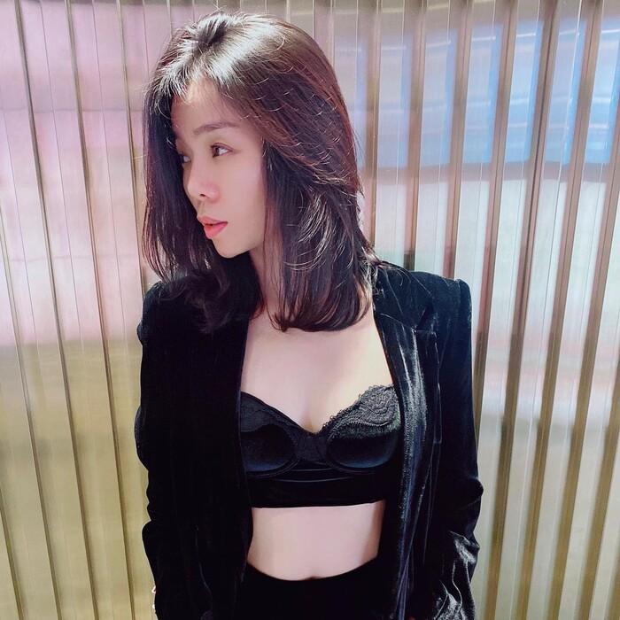 Sau ly hôn, Lệ Quyên ăn mặc ngày càng táo bạo, đến mức bị fan nhắc nhở-4