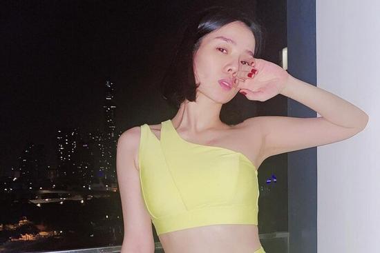 Sau ly hôn, Lệ Quyên ăn mặc ngày càng táo bạo, đến mức bị fan nhắc nhở