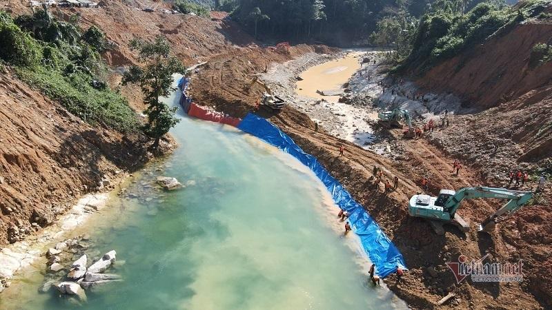 Thi thể thứ 6 được tìm thấy ở Rào Trăng 3 sau 40 ngày bị vùi lấp-3