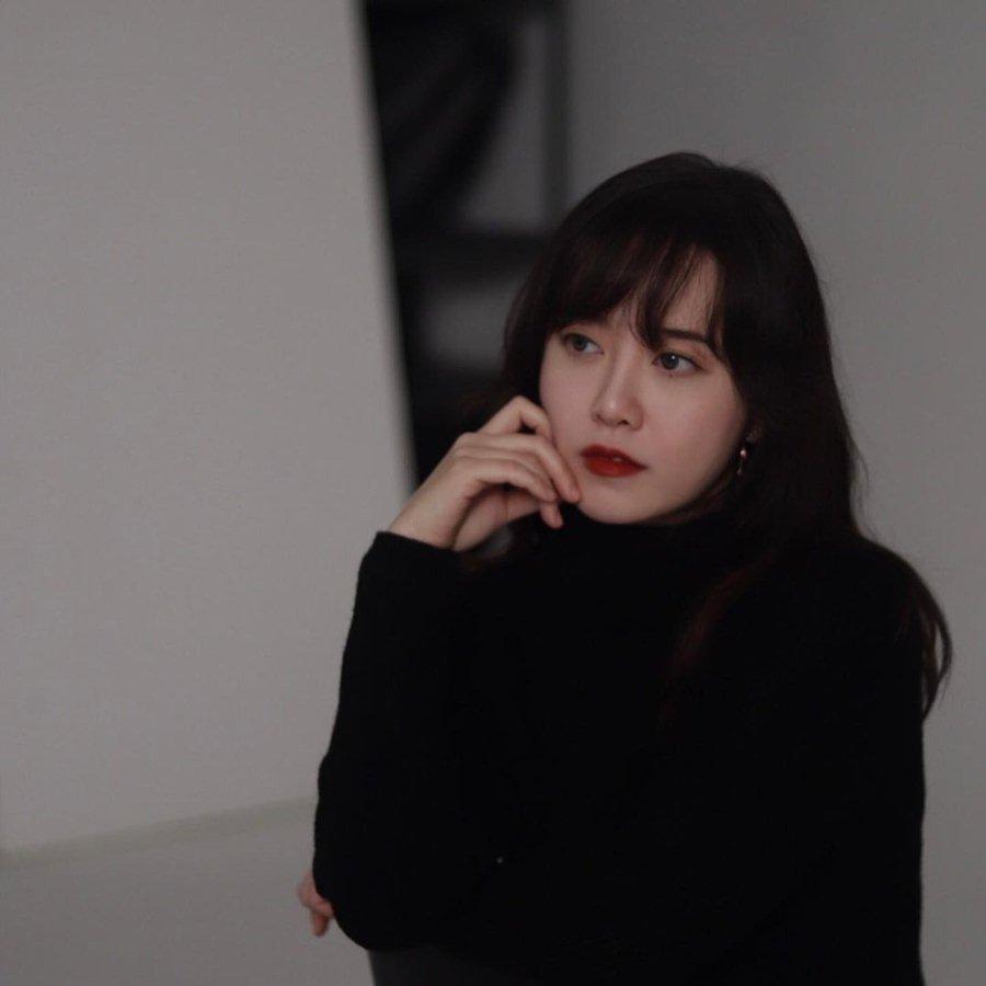 Nhiều người ngạc nhiên trước vẻ đẹp trẻ trung của Goo Hye Sun và không thể tin rằng năm nay cô đã bước sang tuổi 37. Trước đó, cô tiết lộ đã giảm 14kg sau khi ly hôn, đồng thời tích cực hoạt động showbiz trở lại.