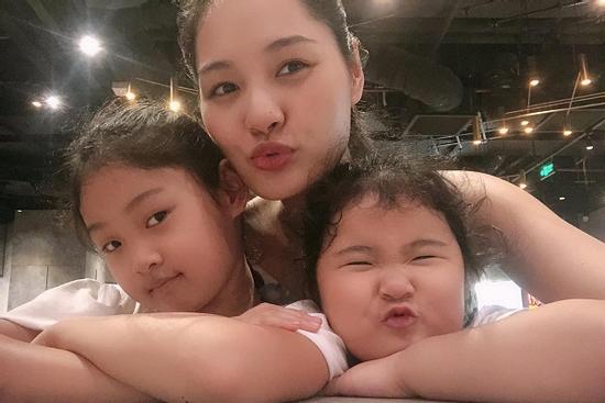 Hoa hậu Hương Giang mỗi ngày phải giải quyết '80 vụ kiện cáo'