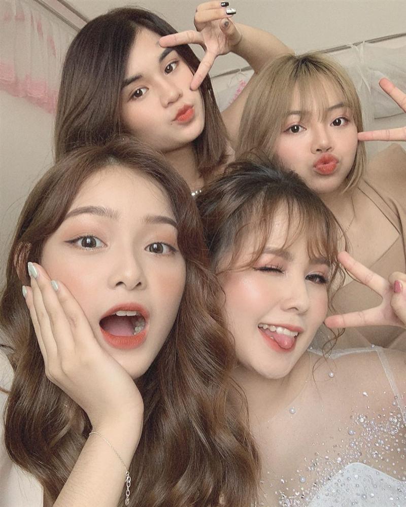 Dàn phù dâu đại náo mạng xã hội vì toàn gái xinh lấn át cả cô dâu-6