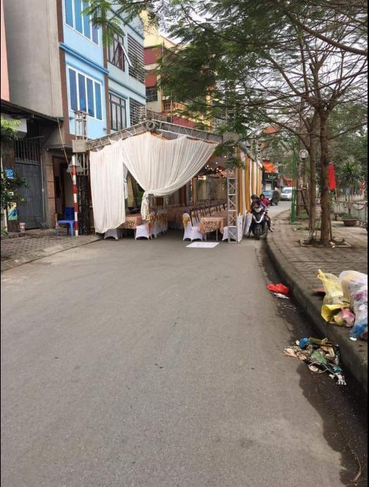 Màn tung hoa cưới nguy hiểm, cô dâu nhận rổ gạch đá-6