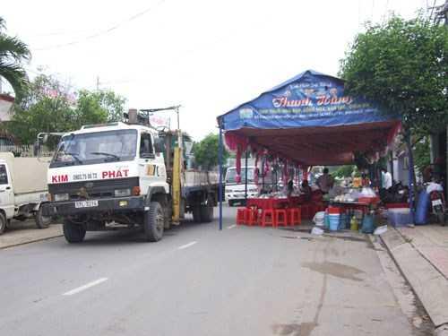 Màn tung hoa cưới nguy hiểm, cô dâu nhận rổ gạch đá-8