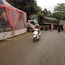 Màn tung hoa cưới nguy hiểm, cô dâu nhận rổ gạch đá-5