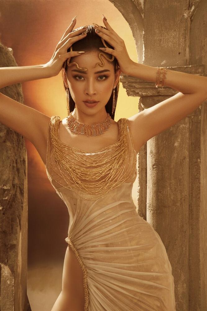 Chi Pu diện đầm xẻ quá hông phô trọn vòng 3 hiểm hơn cả Ngọc Trinh-6