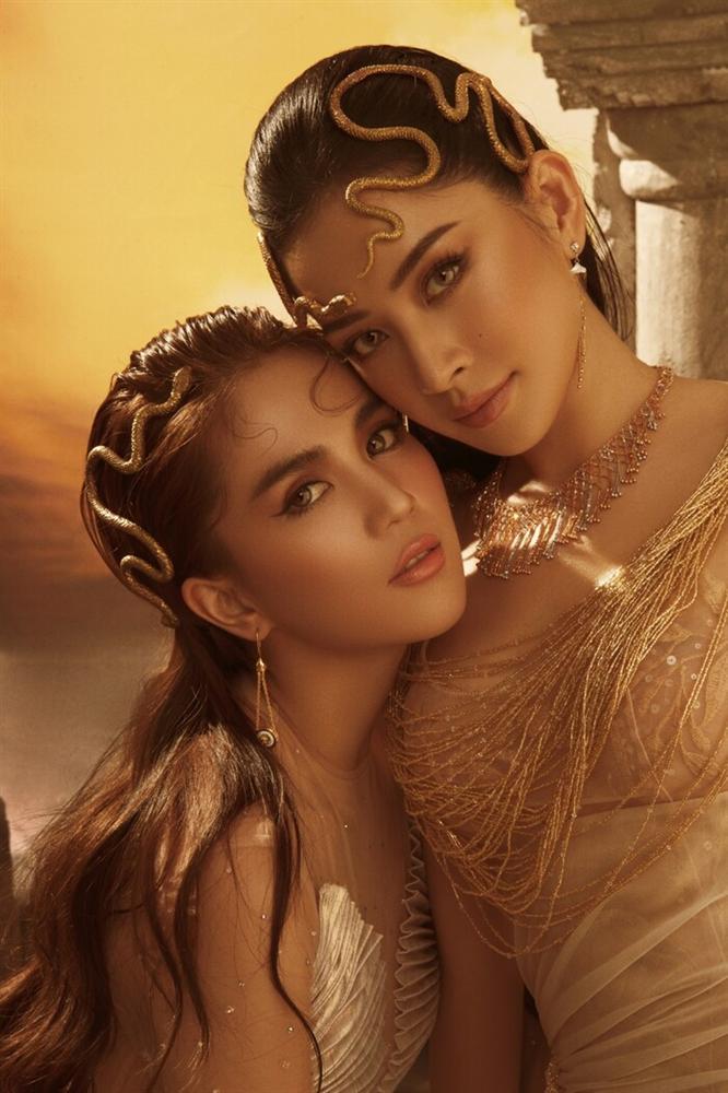 Chi Pu diện đầm xẻ quá hông phô trọn vòng 3 hiểm hơn cả Ngọc Trinh-9