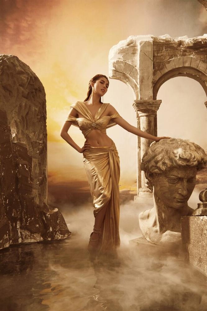 Chi Pu diện đầm xẻ quá hông phô trọn vòng 3 hiểm hơn cả Ngọc Trinh-7