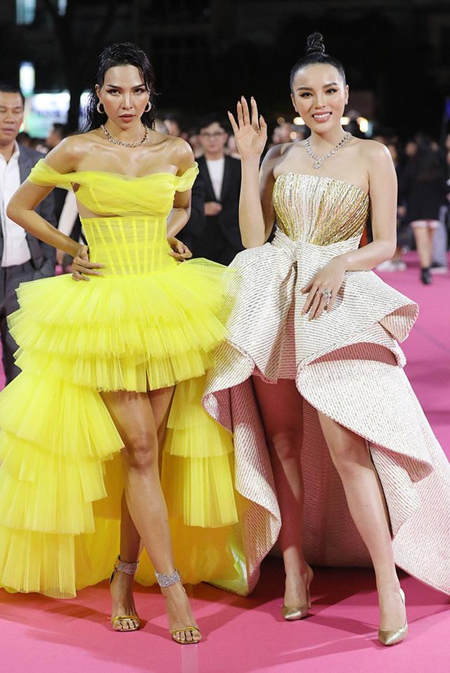 SAO MẶC XẤU: Kỳ Duyên - Minh Triệu bị dìm hàng lộ chân cột đình-1