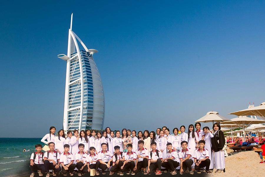 Khi lớp người ta đi du lịch: Du hí trong nước đã là gì, phải lên tận sao Hỏa mới oách!-8