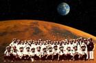 Khi lớp người ta đi du lịch: Du hí trong nước đã là gì, phải lên tận sao Hỏa mới oách!