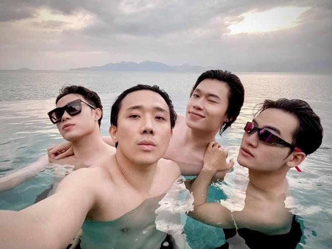 Trấn Thành khoe ảnh liên hoàn khóa môi với bà xã, biến chuyến du lịch thành nơi tung cẩu lương-6