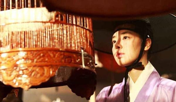 Mỹ nhân Giày Thuỷ Tinh sau 18 năm: Ác nữ đóng cảnh bỏng mắt, tuổi U50 phim vận vào đời-7