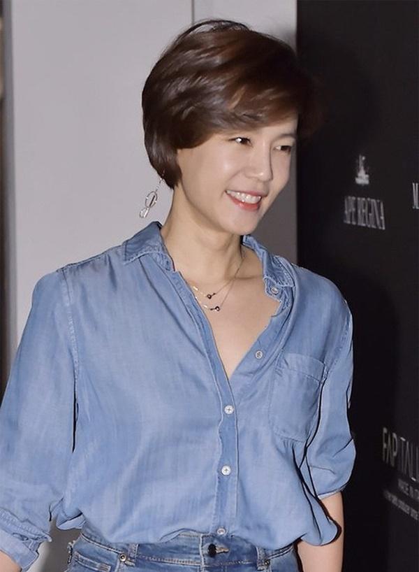 Mỹ nhân Giày Thuỷ Tinh sau 18 năm: Ác nữ đóng cảnh bỏng mắt, tuổi U50 phim vận vào đời-13