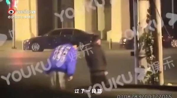 Cựu thành viên Wanna One bị bắt tại trận vừa hút thuốc vừa khạc nhổ tùm lum-4