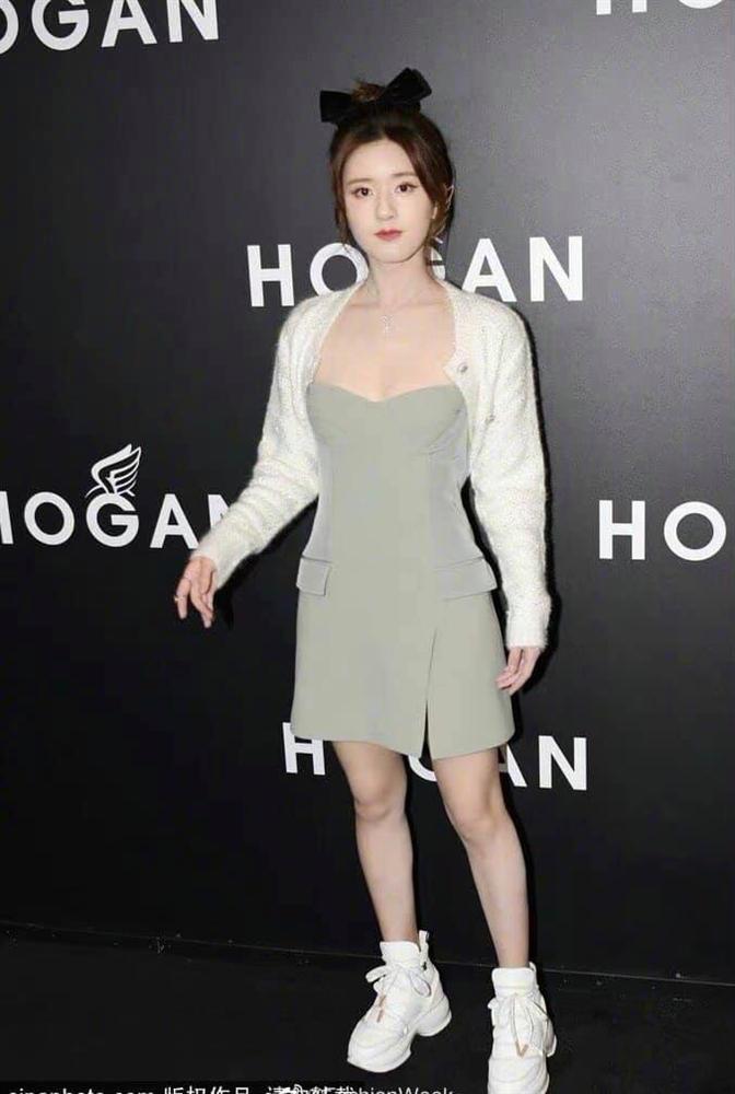 Thánh nữ xuyên không Triệu Lộ Tư bị dìm hàng lùn mẩu-2