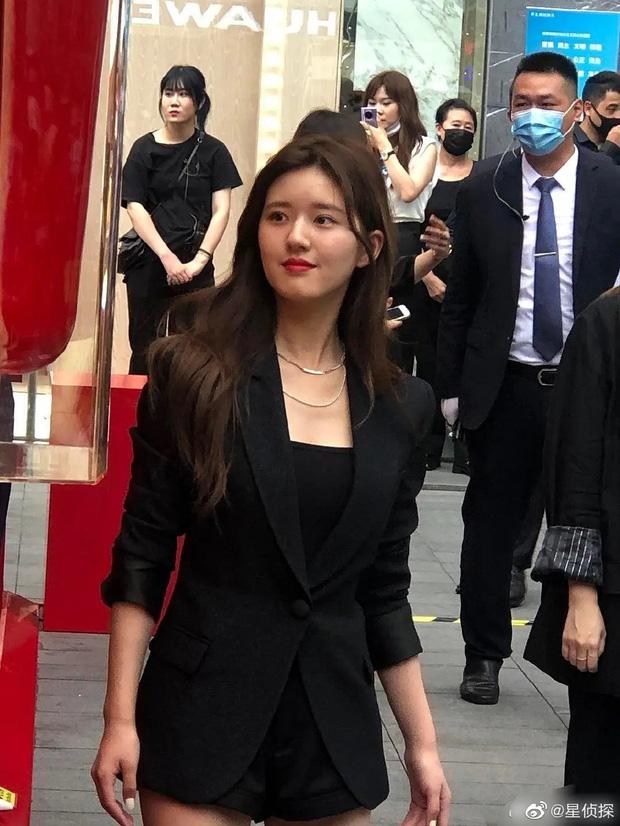 Thánh nữ xuyên không Triệu Lộ Tư bị dìm hàng lùn mẩu-11