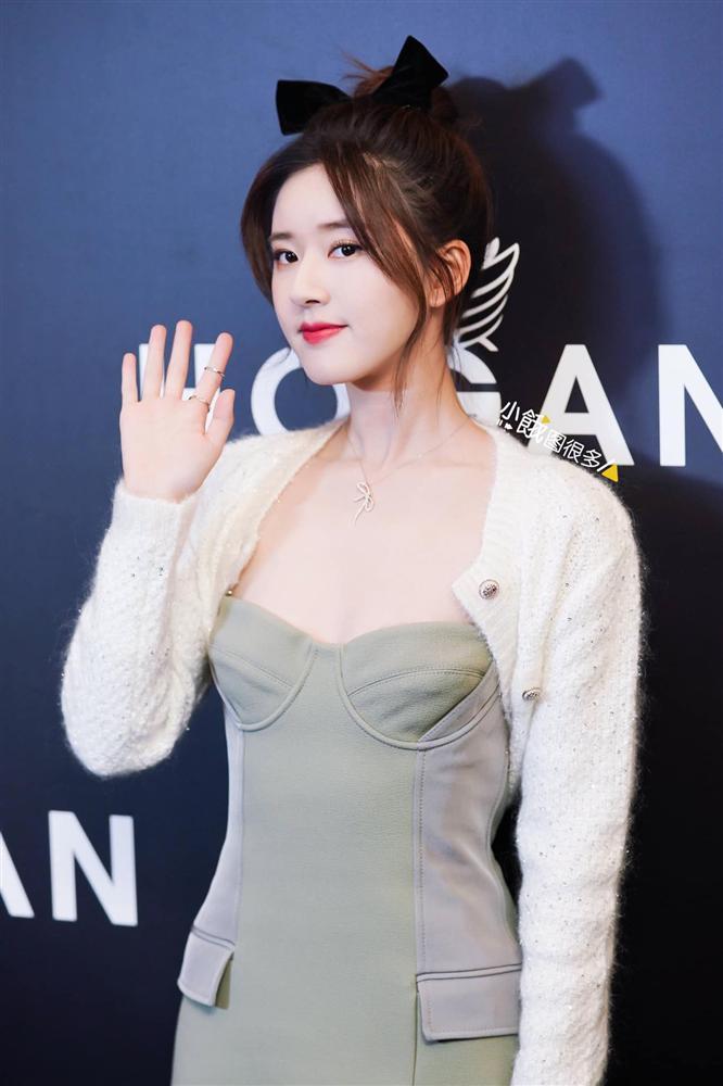 Thánh nữ xuyên không Triệu Lộ Tư bị dìm hàng lùn mẩu-7