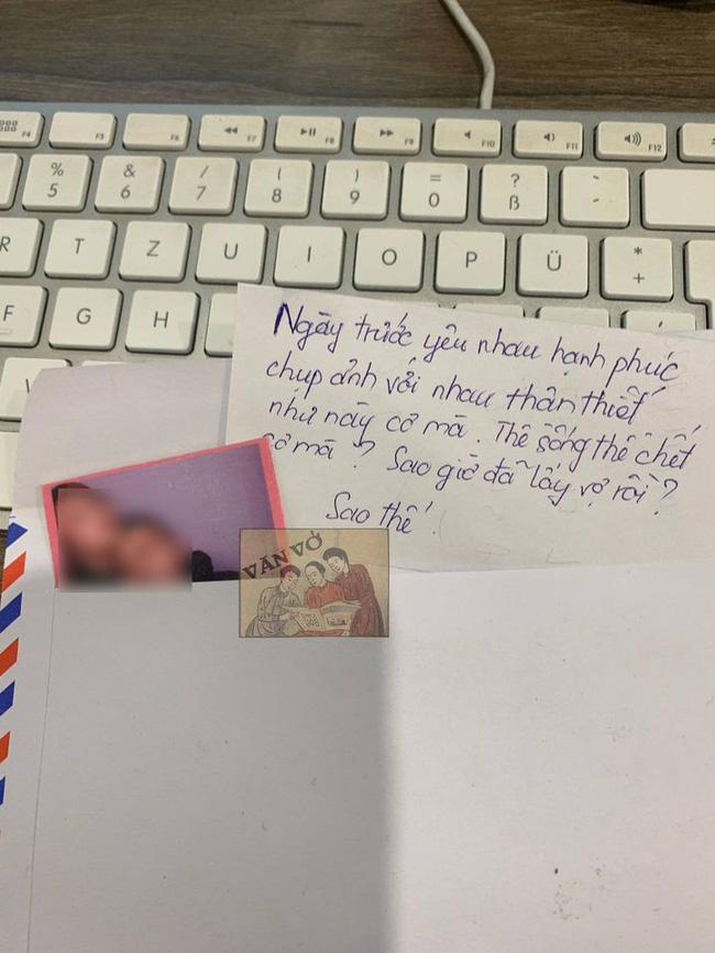 Bóc phong bì sau tiệc cưới, cô dâu nhận được quà của người yêu cũ chú rể, nội dung mẩu giấy bên trong mới đáng bàn-1