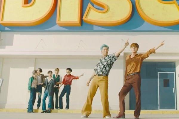 MV tấu hài nhà BTS lập thành tích không thể tin nổi-1