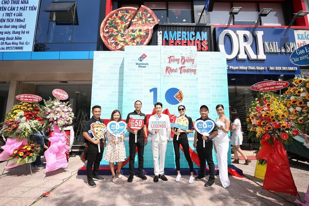 HLV Rap Việt Karik làm pizza tuyệt ngon tặng fan-2
