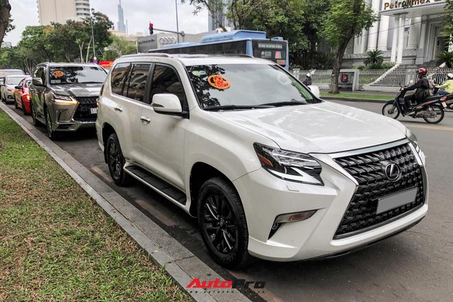 Choáng ngợp dàn siêu xe Phan Thành mang đi hỏi vợ, dẫn dầu là Rolls-Royce Wraith 34 tỷ-13