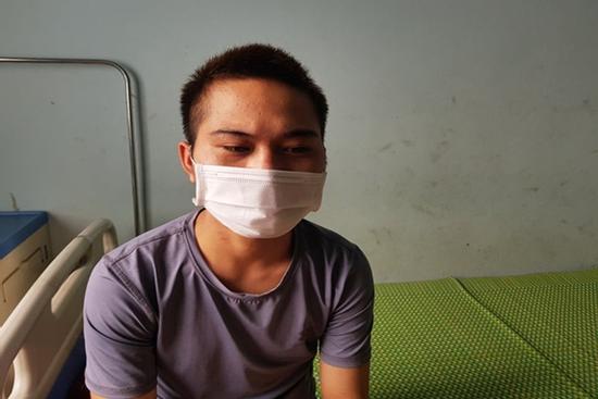 Nạn nhân thứ 2 bị bà chủ quán bánh xèo đánh đập: 'Bà chủ cầm dao chém, không cho đi khâu'