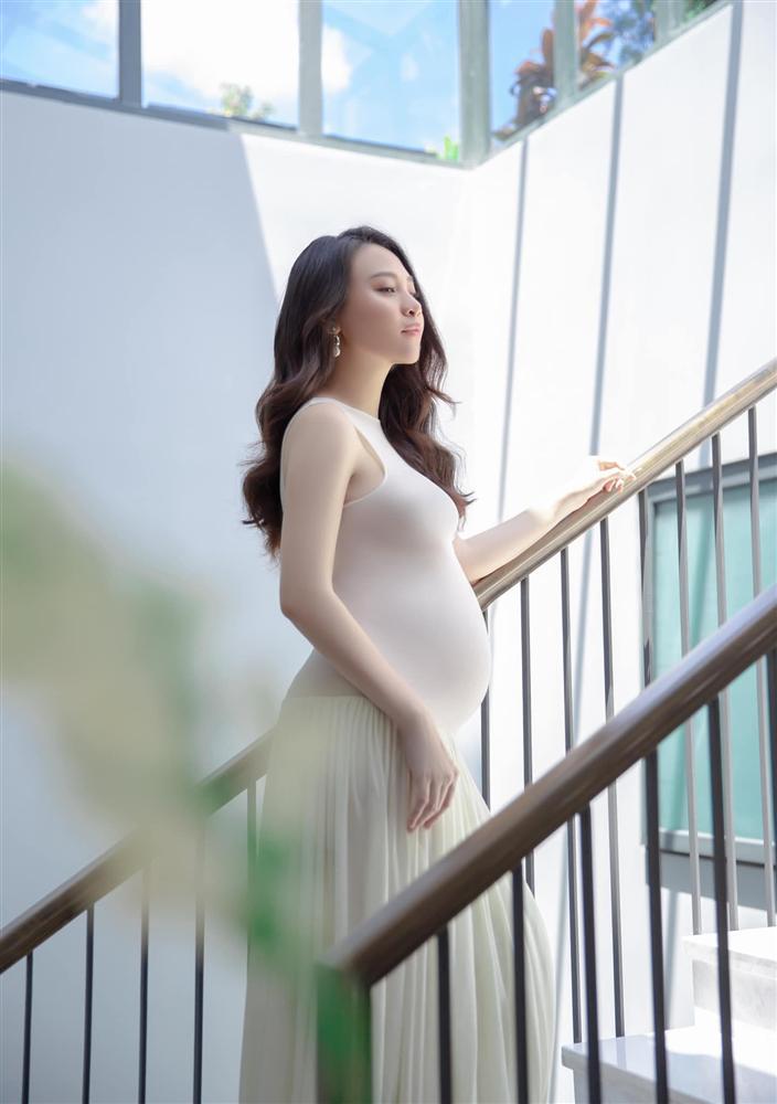 Tái xuất sau sinh: Hà Hồ diện váy cô dâu, Đàm Thu Trang mặc đầm trắng chặt chém không kém-5