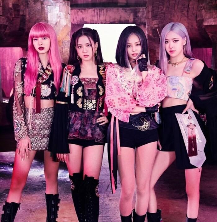 BlackPink diện Hanbok cách tân được khen ngợi, thí sinh Hoa hậu Hàn Quốc bị chê hở ngực phản cảm-1