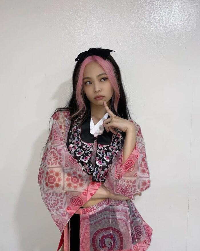 BlackPink diện Hanbok cách tân được khen ngợi, thí sinh Hoa hậu Hàn Quốc bị chê hở ngực phản cảm-3