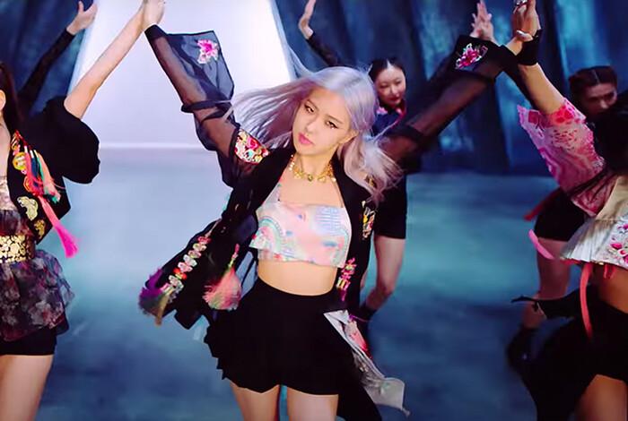 BlackPink diện Hanbok cách tân được khen ngợi, thí sinh Hoa hậu Hàn Quốc bị chê hở ngực phản cảm-4