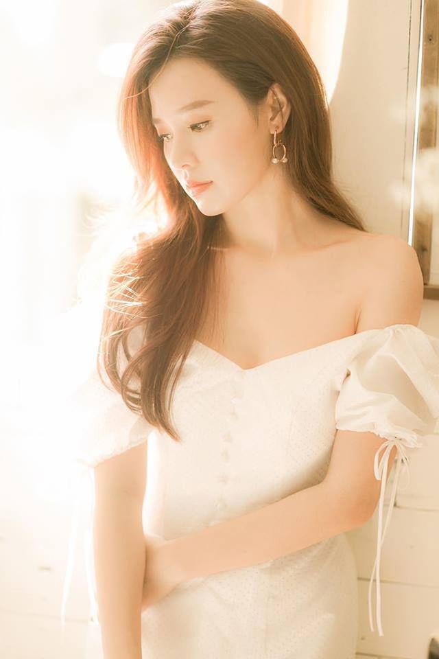 Phan Thành đã là chồng người ta, vậy hôn thê cũ Midu giờ sống ra sao?-14