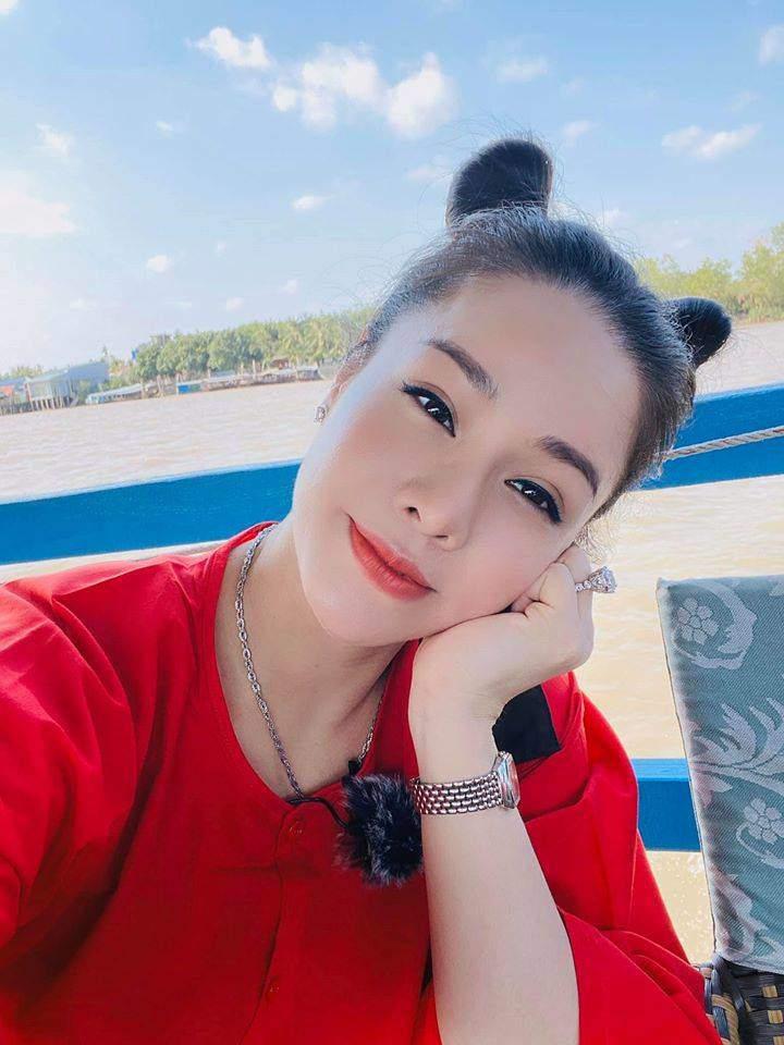 Mỹ nhân Việt kiếm bộn tiền nhờ bán hàng online: Biệt thự, xế hộp, đồ hiệu mua thả ga-14