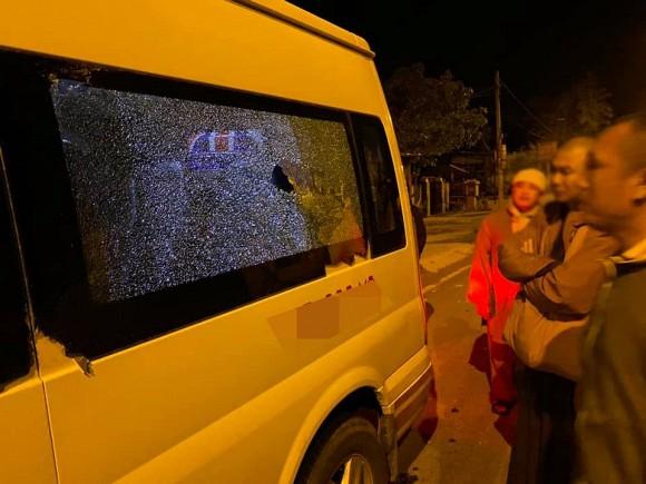 Trang Trần gặp hành trình từ thiện bão táp: Xe vỡ kính, tưởng lao xuống vực-5