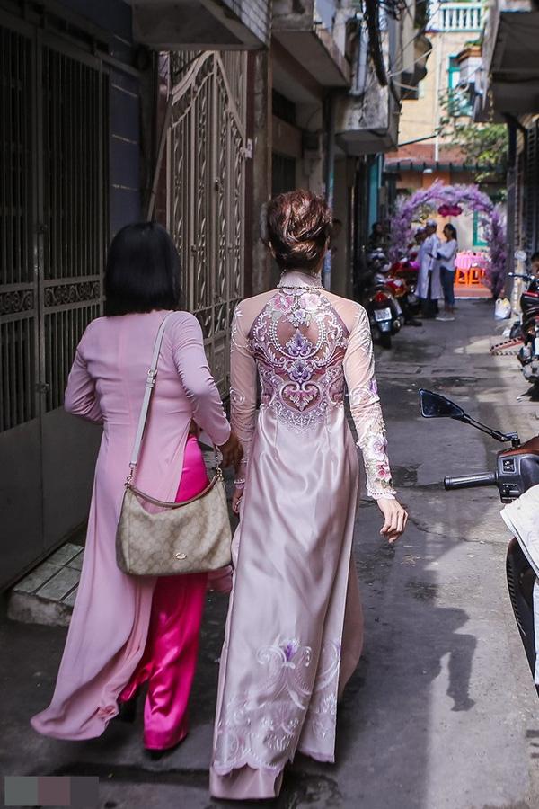Nhật Lê và loạt mỹ nhân Việt chọn áo dài hồng ngày ăn hỏi-13