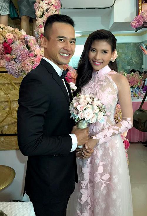 Nhật Lê và loạt mỹ nhân Việt chọn áo dài hồng ngày ăn hỏi-16