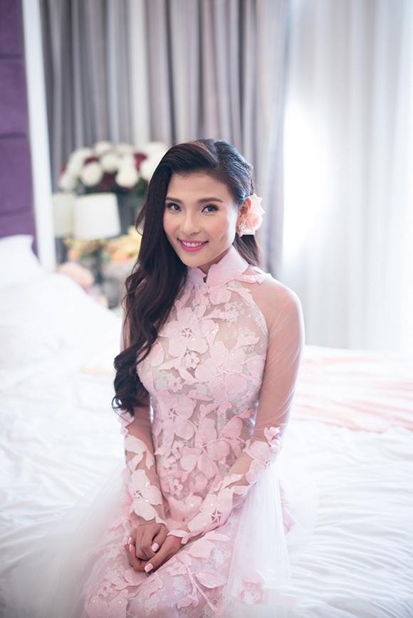 Nhật Lê và loạt mỹ nhân Việt chọn áo dài hồng ngày ăn hỏi-15