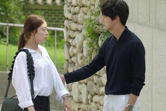 Về nhà bạn trai giả vờ đau bụng trốn rửa bát, nào ngờ gặp phải đối thủ cao tay hơn