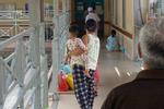 Lời khai lạnh lùng của người mẹ đánh con gái 3 tuổi chấn thương sọ não ở TP.HCM-3