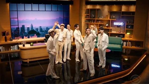 Giàu như BTS, thuê cả sân vân động Olympic giờ lại mang phi cơ làm đạo cụ diễn-4