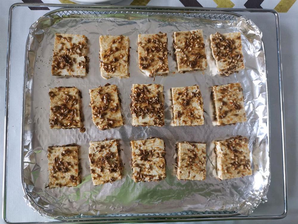 Dùng nồi chiên không dầu làm đậu chiên tẩm vừng ngon lạc lối lại không dầu mỡ-4