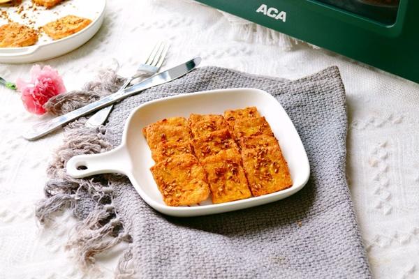 Cách chiên đậu phụ không dính chảo-1