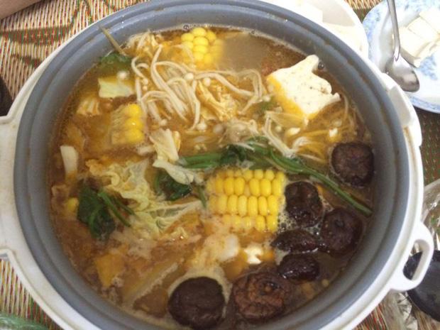 Một chiếc nồi cơm điện cân cả chục món ăn, món nào cũng long trọng-3