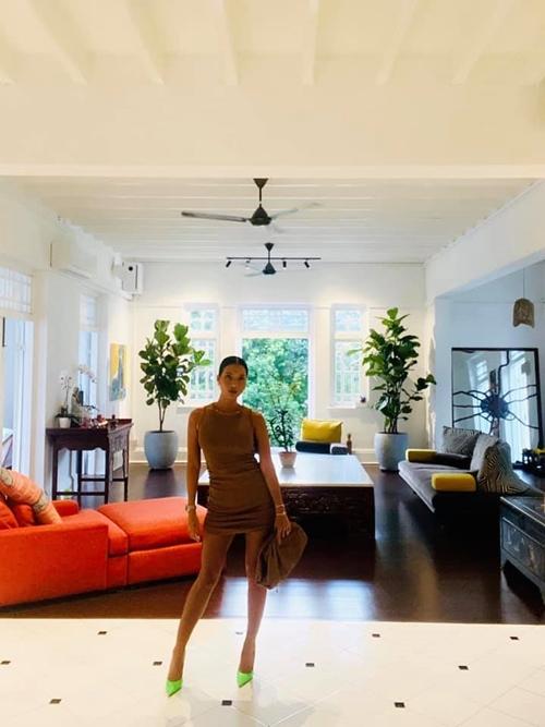 Thu Minh thăm nhà cổ 80 năm tuổi của Bằng Lăng, được khao bữa cơm ngon hết sảy-10