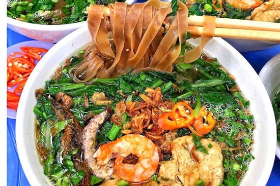 Cô nàng đặt bánh đa giá 40k, nhận về suất ăn có vài miếng cá teo tóp 'chẳng bõ dính răng'