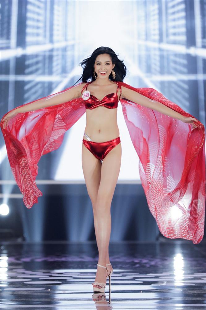 Hoa hậu Đỗ Thị Hà có thực sự cao được thêm 3cm trong vòng 1 tháng?-4