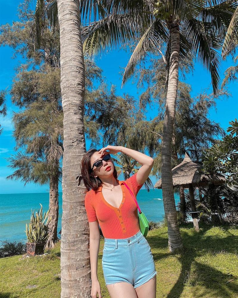 Tóc Tiên mặc bikini khoe đường cong bốc lửa khiến fan toát mồ hôi-6