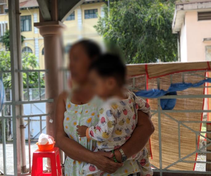Lời khai lạnh lùng của người mẹ đánh con gái 3 tuổi chấn thương sọ não ở TP.HCM-2