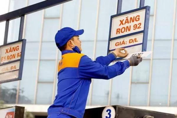 Clip: Kẻ bịt mặt, cầm hung khí đại náo ngân hàng ở Đồng Nai, đe dọa nhân viên lựu đạn đây-4