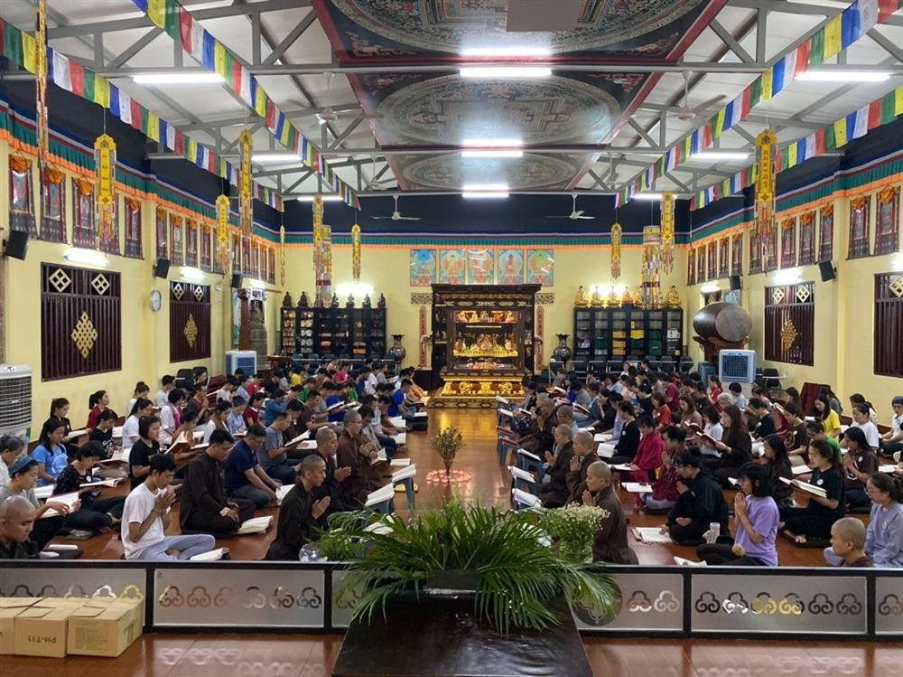 Hoa hậu Jolie Nguyễn ăn chay niệm Phật, gắn liền với các khóa tu-2